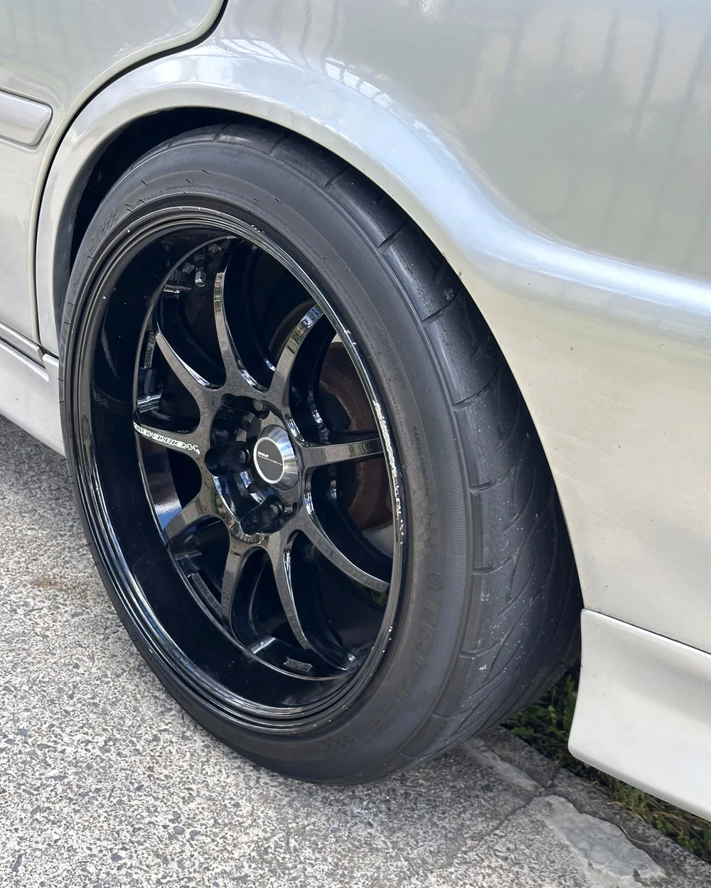 WORK D9R 18x10.5 on 235/40/18